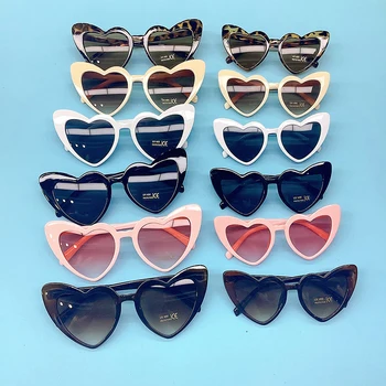 Семейные солнцезащитные очки 2023 года, летние модные легкие солнцезащитные очки в форме сердца для взрослых и малышей, пляжный отдых на открытом воздухе.