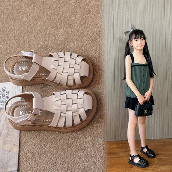 Кожаные сандалии для девочек, детская обувь 2023, летние пляжные сандалии baotou на мягкой подошве, корейские модные сандалии принцессы на плоской подошве.