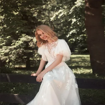Идеальное шикарное свадебное платье трапециевидной формы с рукавом-бабочкой 2023, Тюлевые аппликации с круглым вырезом, цветы, шлейф на пуговицах сзади, выполненный на заказ